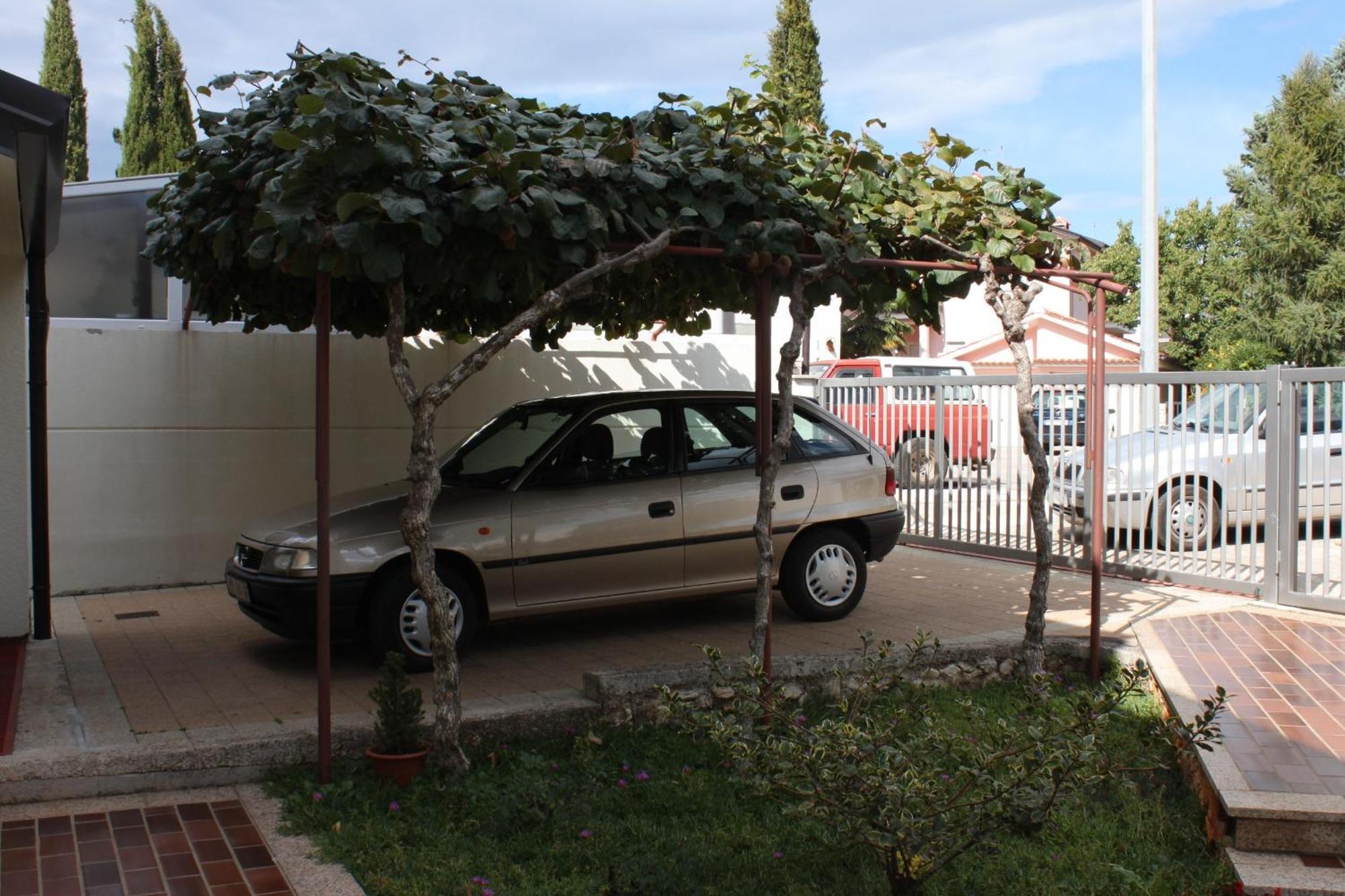 With A Parking Space - 7060 Umag