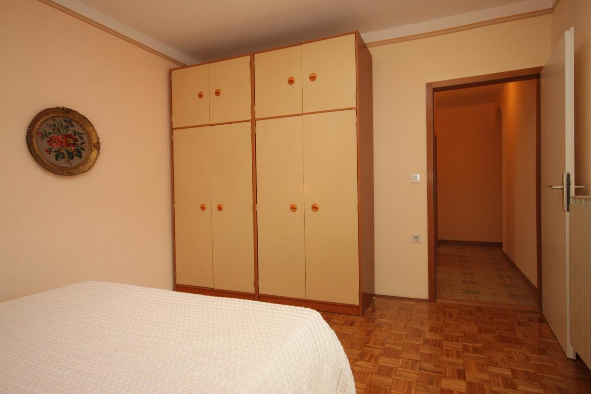 With A Parking Space - 7060 Apartmán